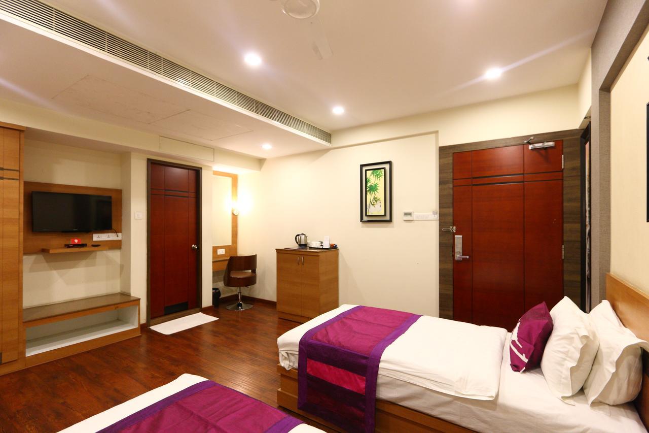 Fabhotel Prime Adore Residency Chennai Exterior photo